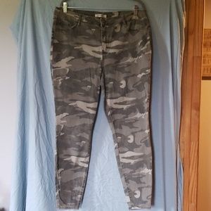 Refuge Camo Jeans